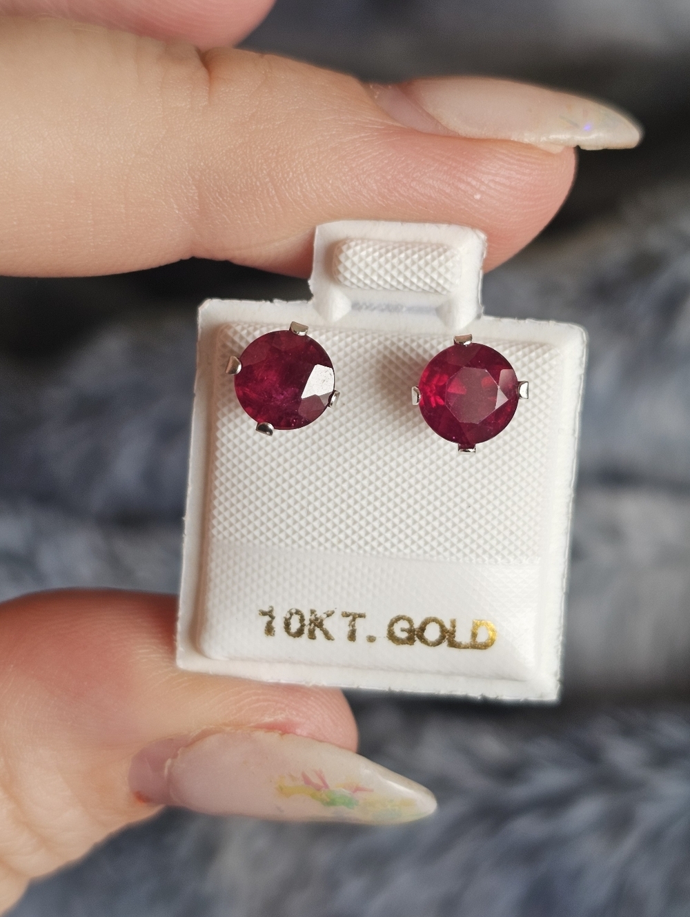 New. 10k white gold ruby earrings 2.1 carat. Absolutely beautiful natural rubies